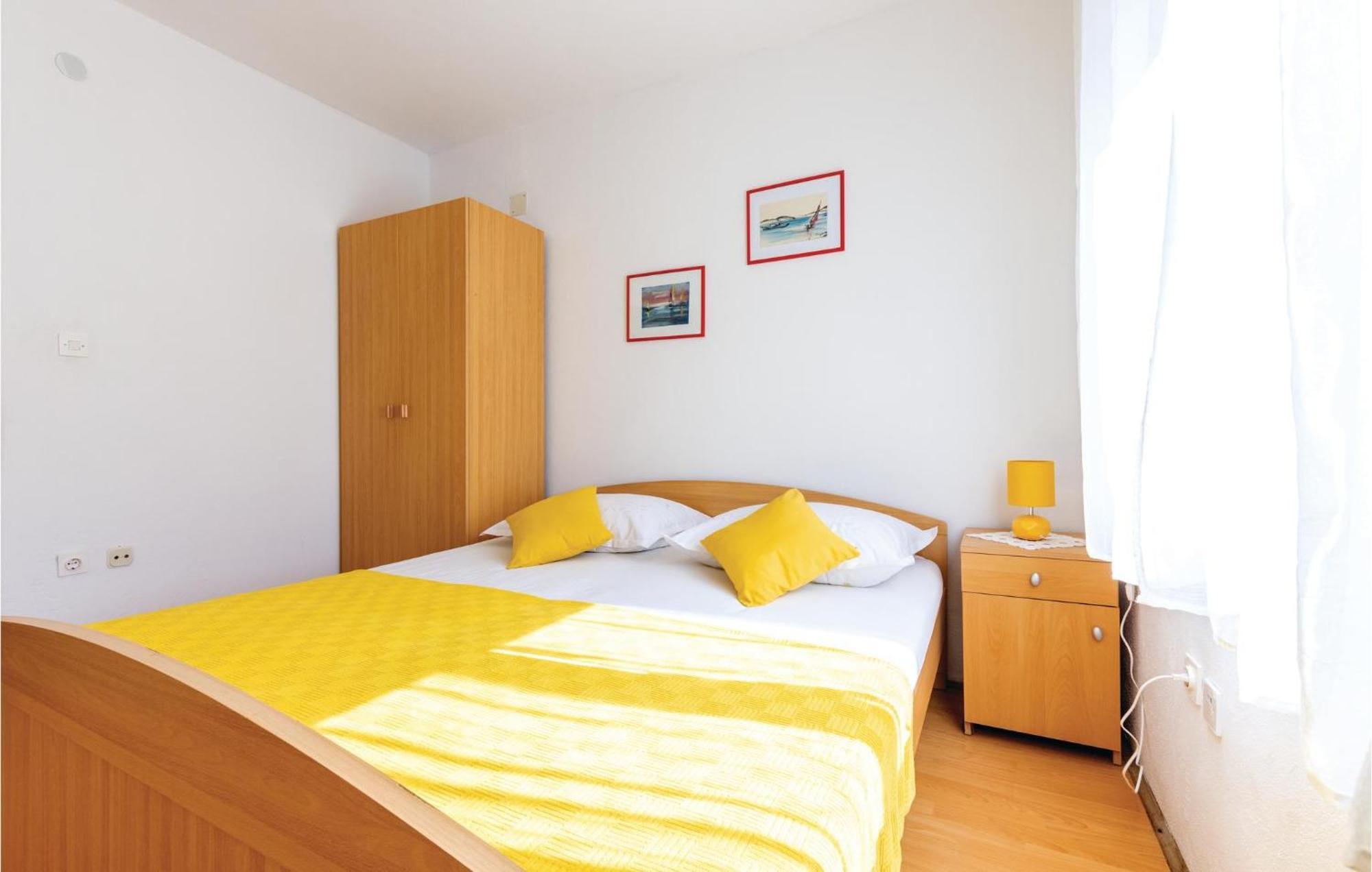 Cozy Apartment In Okrug Donji With Kitchen Donji Okrug  Esterno foto