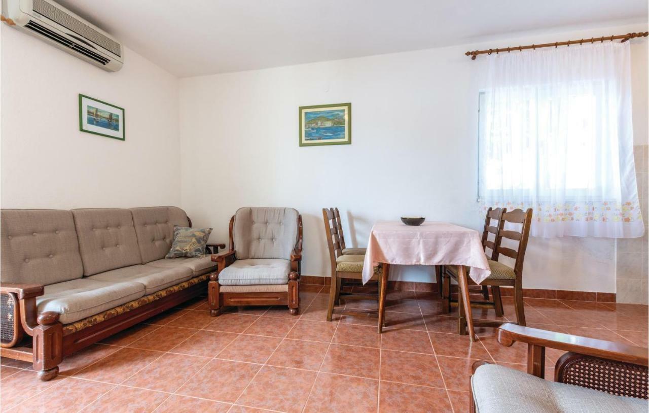 Cozy Apartment In Okrug Donji With Kitchen Donji Okrug  Esterno foto